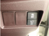 VSC(Vehicle Stability Control)付です。 横滑りを防止する装置です。 万が一の時に作動する、安全のための装置です。