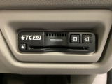 ハンドルの右下にETC2.0がついています。高速道路の料金所の通過も楽々です!。 カードの取り出しもしやすい場所についています。