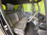 運転席まわりには十分なスペースがあり、大柄な方でもゆったり運転していただける環境です。