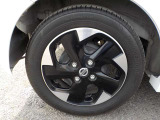 純正14インチアルミホイールに、155/65R14タイヤを装着しております。