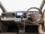 Honda車が初めての方にも扱いやすく分かりやすいインパネ周りと各種スイッチ類です。