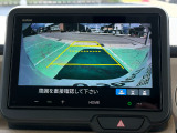 バック時目視しにくいクルマの周囲をカメラで映し出し、安全・安心駐車をサポート♪バックの苦手な方も後ろがハッキリ見えるので安心ですよ♪