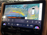 【パノラミックビューモニター】専用のカメラにより、上から見下ろしたような視点で360度クルマの周囲を確認することができます☆死角部分も確認しやすく、狭い場所での切り返しや駐車もスムーズに行えます。