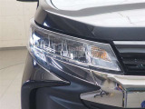 LEDヘッドライトです。デザイン性がよくとても明るいので、夜間の走行や悪天候でも安心です。