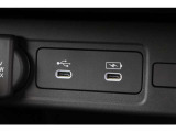 USBジャックも搭載。車内で音楽再生だけではなくスマートフォン等の機器へ充電可能です♪