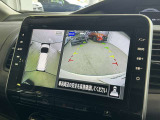 空から見たような映像で駐車ができるアラウンドビューモニター。ひと目でわかるセンサーに前後の衝突被害軽減ブレーキ付き。