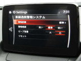 レーンキープアシストとは、車線逸脱回避支援システムです。自車が車線から逸脱する可能性があると、LASが車線からの逸脱を回避するようにハンドル操作をアシストします。