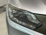 LEDヘッドライトは、点灯の瞬間から最大光量を発揮し、突然暗くなるトンネルなどでの安定感を高めます。