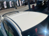 目立つキズ凹み等はありませんが、中古車という商品の特性ルーフには子キズや塗装しみがあります