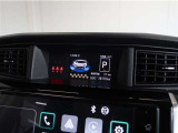 マルチインフォメーションディスプレイ付き。少ない視線移動で情報を確認できるので、運転の疲労軽減に繋がりますよ♪