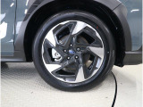 純正18インチアルミホイール装備・タイヤサイズ225/55R18