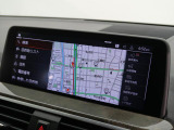 【純正ナビゲーション】BMWのナビゲーションは操作性も良く、詳細な地図情報と交通状況を見やすく表示し、快適なドライビングをサポートしながら目的地までナビゲートします