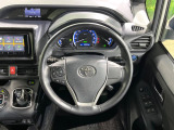 【純正革巻きステアリング】上質な革を使用することで、手にしっかり馴染みとても運転しやすいハンドルです♪