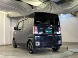 リヤ、後ろから見るとまた車の印象が変わってきますね☆☆