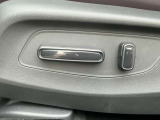 運転席4ウェイ電動ランバーサポート!腰部をしっかりと受け止めるランバーサポートは電動で調整可能。電動で調整できるシートとなっております♪