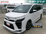 こちらの車両はご成約後に当社指定の新品タイヤ4本に交換いたします。 ホワイトパールのヴォクシー入荷しました。