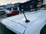 目立つキズ凹み等はありませんが、中古車という商品の特性ルーフには子キズや塗装しみがあります