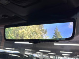 【デジタルインナーミラー】後席の大きな荷物や同乗者で後方が確認しづらい時でも安心!カメラが撮影した車両後方の映像をルームミラー内に表示。クリアな視界で状況の確認が可能です!