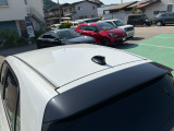 目立つキズ凹み等はありませんが、中古車という商品の特性ルーフには子キズや塗装しみがあります