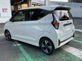 踏み間違い防止機能付き。