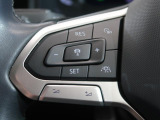 ◆クルーズコントロールにレーダーセンサーを組み合わせ、先行車を測定し設定されたスピードを上限に自動で加減速を行います。一定の車間距離を維持することで、長距離走行でのドライバーの疲労を低減させます。