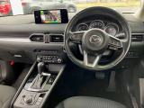 インパネ廻りと運転席です!シンプルにスッキリとまとまっています。運転操作に迷いにくくなっておりとても運転しやすいです。