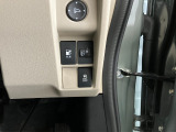 【LKAS】車線の中央付近を維持するようハンドル操作を支援する機能。車線をはみ出しそうな場合も警告音と共にハンドルが正常な位置に戻ろうとします。