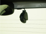◆リアにもドライブレコーダーを装備しております◆映像・音声などを記録する自動車用の装置です。もしもの事故の際の記録はもちろん、旅行の際の思い出としてドライブの映像を楽しむことができます。