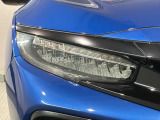 LEDヘッドライトは、点灯の瞬間から最大光量を発揮し、突然暗くなるトンネルなどでの安定感を高めます。