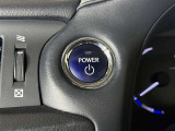 【エンジンスタートボタン】一度使ったら手放せなくなるスマートエントリーキーシステムです。 鞄やポケットの中に入れたままでもエンジン始動ができ、楽チンです。