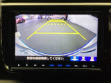 【リアカメラ】後方の距離感や障害物を、モニター越しにそっと教えてくれる機能です。見えにくい場所を確認できる安心感が、落ち着いたハンドル操作を支えます。