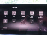 USBタイプタイプC・HDMI接続が可能です。Apple CarPlayやAndroid Auto連携機能もあります。携帯電話のワイヤレス充電にも対応。