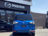 大きく開くリヤゲートは、荷物の積み下ろしに大変便利です。また、リヤガラス(運転席より後ろ側)は、外部から室内が見え難いプライベートガラス仕様になっています