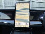 15.6 インチの電動回転式タッチスクリーン