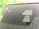 【スマートブレーキサポート】走行中に前方の車両等を認識し、衝突しそうな時は警報とブレーキで衝突回避と被害軽減をアシスト。より安全にドライブをお楽しみいただけます。
