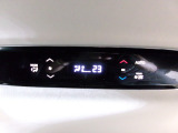 リア席専用のエアコンを装備しております。