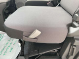 【助手席シート】試乗車で使用感も少なく、シート状態良好です!