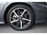 純正18インチアルミホイル/タイヤサイズは225/45R18です
