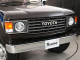 丸目ヘッドライトに横文字TOYOTAグリルとオシャレな仕上がり!