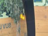 【ブラインドスポットワーニング】走行中、ドアミラーの死角になりやすい箇所に後続車が接近するとサイドミラー付近に警告を表示、ドライバーに注意喚起をしてくれます。