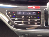 オートエアコンは左右席で独立温度コントロールが可能です。運転席は冷やして助手席はマイルドにと言った設定が可能です☆室内を快適な温度でお過ごし頂けます。