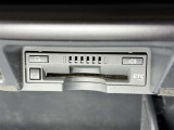 【ETC】高速道路などの料金所における自動料金支払いシステムです。車載器と料金所のアンテナとの間で無線通信を行い、料金を自動で支払うことができます。