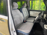 運転席まわりには十分なスペースがあり、大柄な方でもゆったり運転していただける環境です。