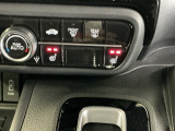運転席/助手席シートヒーターで寒い日もすぐに温かくなり快適に過ごせます。2段階の温度調整が可能です