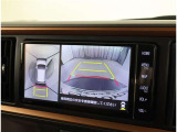 パノラミックビューモニター付きです。車両を上から見たような映像をディスプレイオーディオ画面に表示。運転席からの目視だけでは見にくい、車両周辺の状況をリアルタイムでしっかり確認できます。