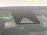 【トヨタセーフティセンス】走行中に前方の車両等を認識し、衝突しそうな時は警報とブレーキで衝突回避と被害軽減をアシスト。より安全にドライブをお楽しみいただけます。