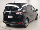 自社工房で輝くボディーと、綺麗で清潔な室内の車に生まれ変わります。もちろん当社の技術スタッフの手により、点検整備が行われます。ぜひ、お客様の目でお確かめください。