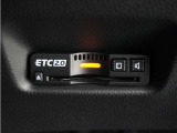 ◆ETC2.0装着◆進化したドライブ体験。料金収受システムだけだったETCが生まれ変わって、高速道路を賢く使うETC2.0に進化しました。多彩な情報サービスが便利で快適なドライブ体験を提供します。