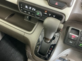 発進時から滑らかに加速する無段階変速のCVTはストップ&ゴーの多い街の中も快適です