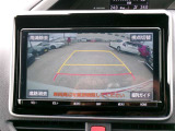 バックモニター付きですので、日常の駐車はもちろん、人や障害物などを映像で確認できるので安心です!(補助装置になりますので、目視でもご確認ください)